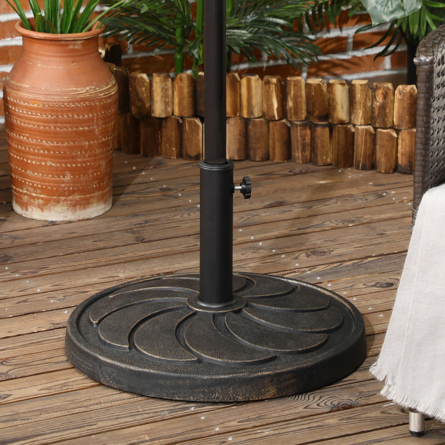Outsunny 18kg Resin Garden Parasol Base, Round Outdoor Market Umbrella Stand Weight for Poles of Î¦38mm to Î¦48mm, Bronze