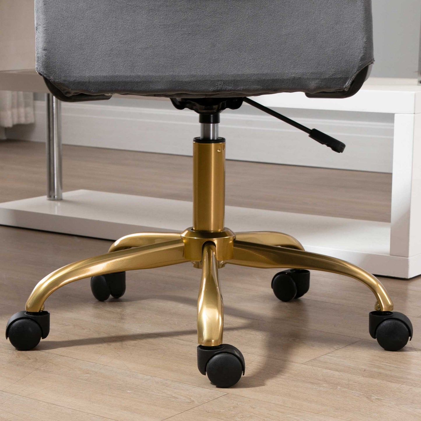 Vinsetto Velvet Cover Ergonomic Office Chair w/ 360° Swivel Wheels and Height Adjustable