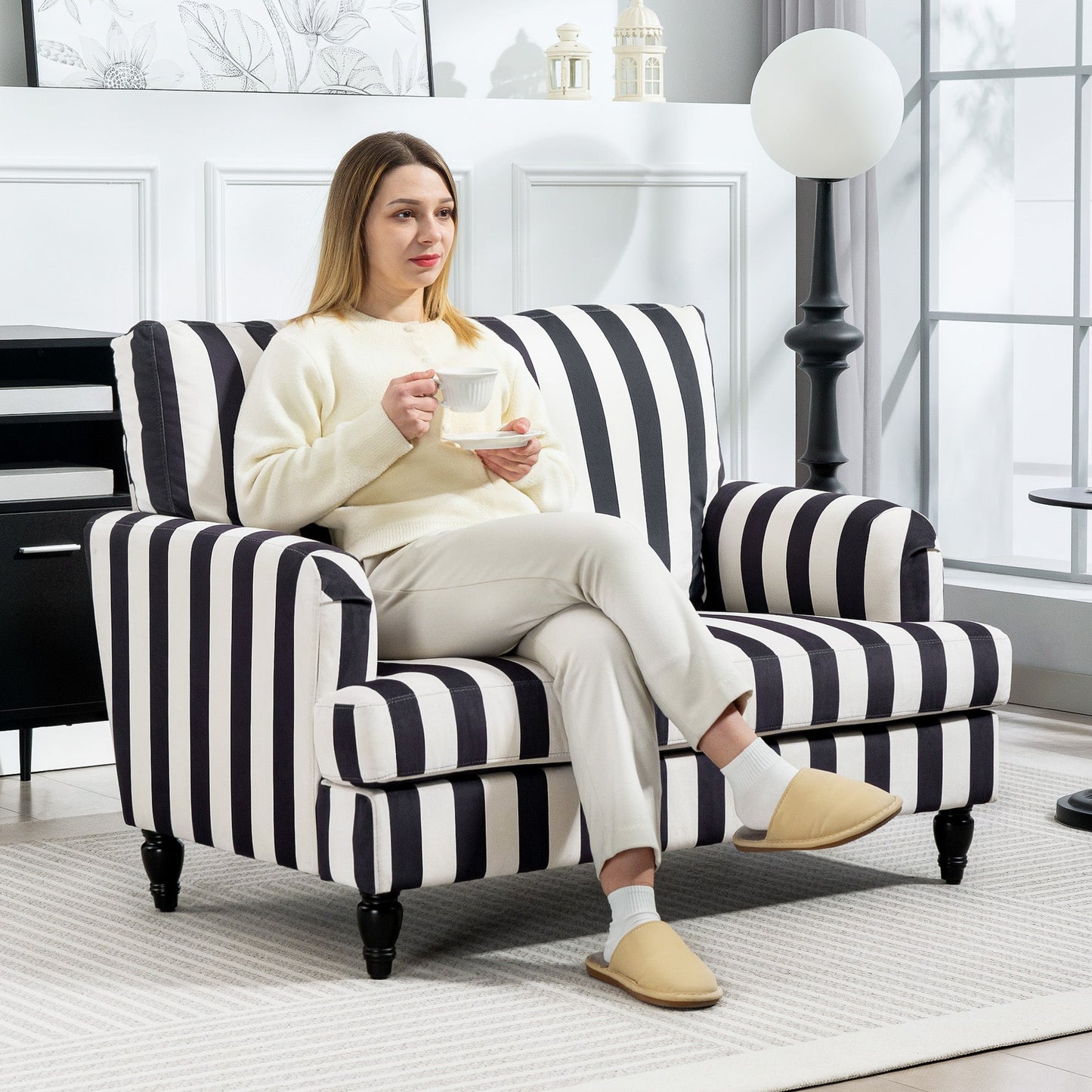 HOMCOM Modern Cuddle Chair, Velvet Single Sofa Armchair with Stripe, Turned Legs and Wide Seat, Upholstered Snuggle Chair for Living Room, Bedroom, Black and White